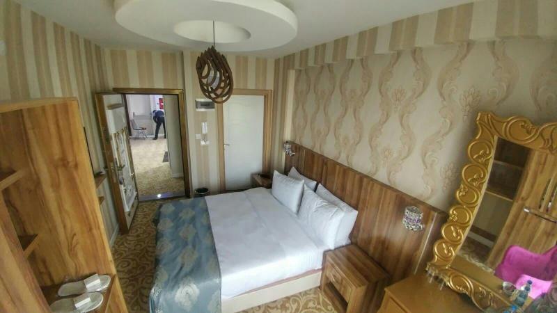 Crystall Hotel image