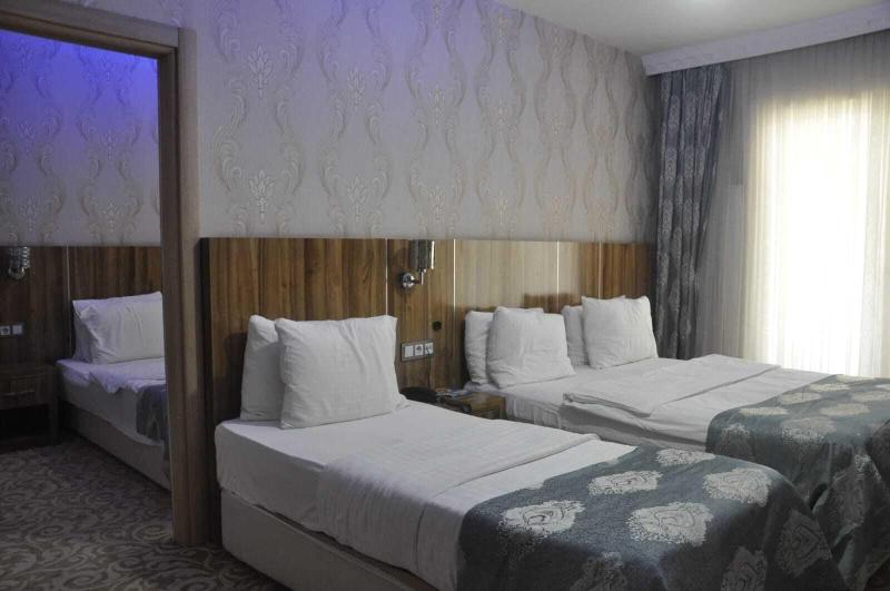Crystall Hotel image