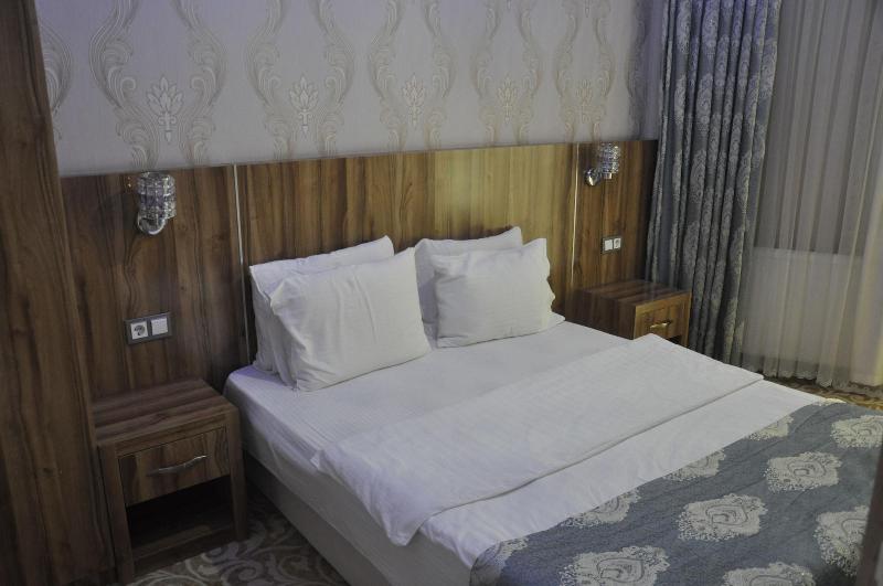 Crystall Hotel image