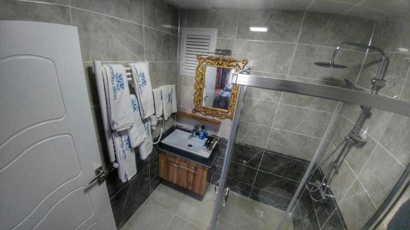 Crystall Hotel image