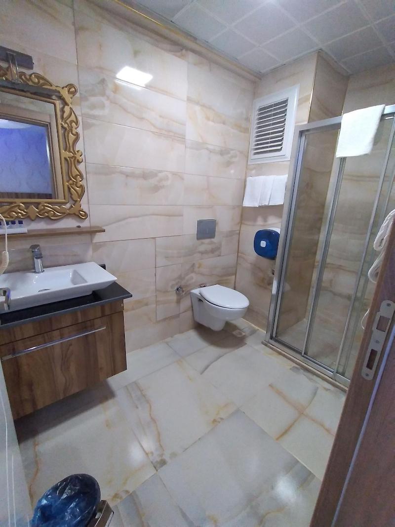 Crystall Hotel image