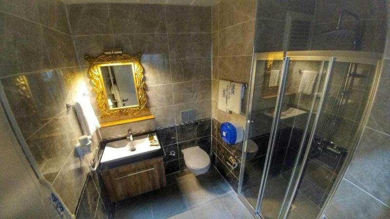 Crystall Hotel image