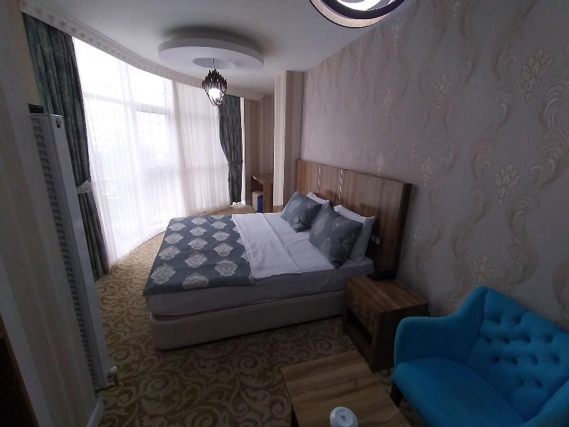 Crystall Hotel image