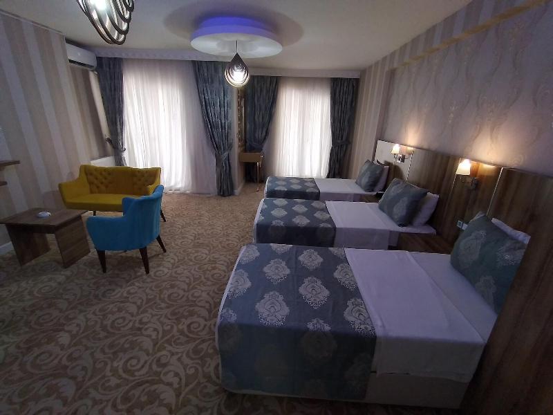Crystall Hotel image
