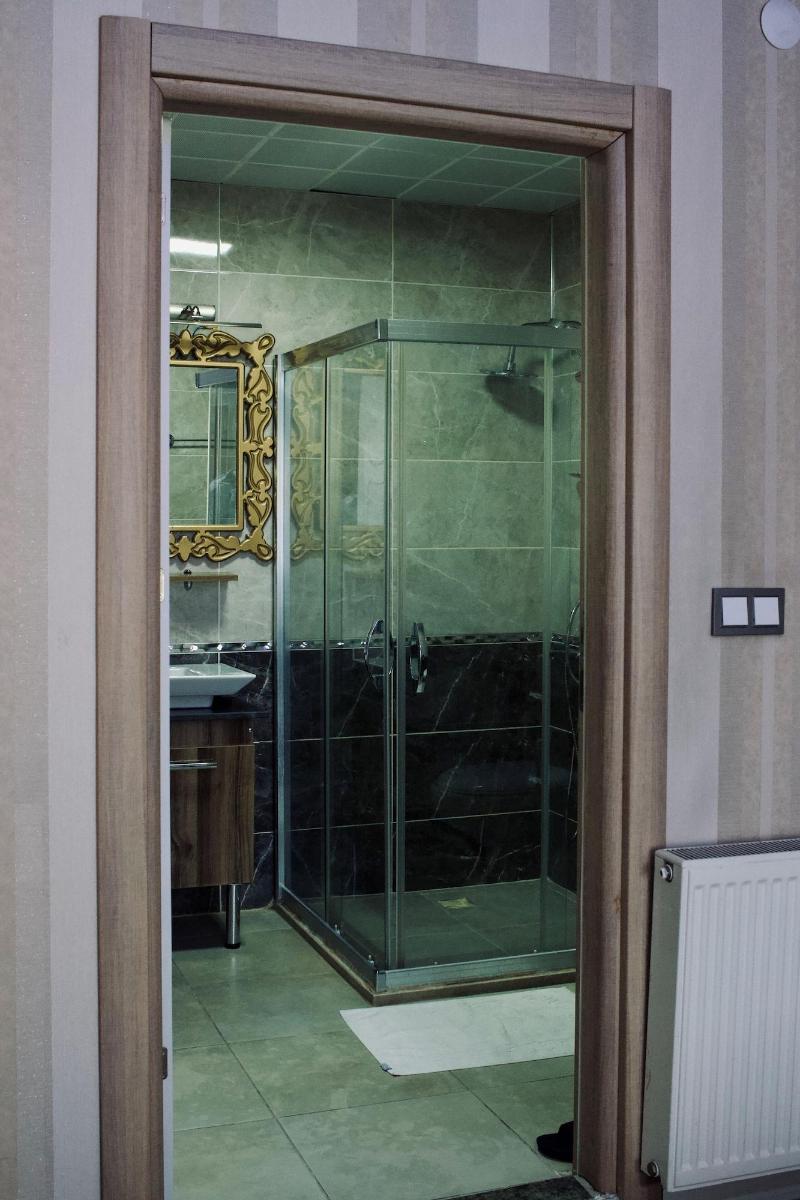 Crystall Hotel image