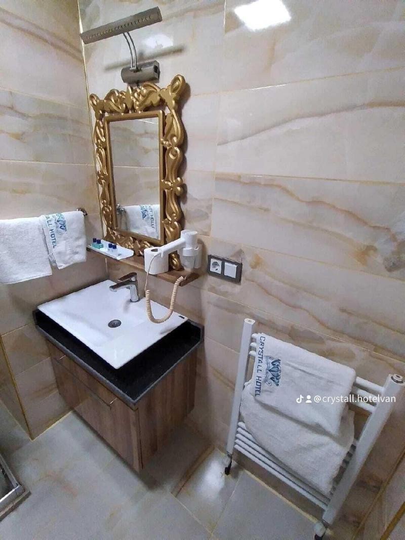 Crystall Hotel image