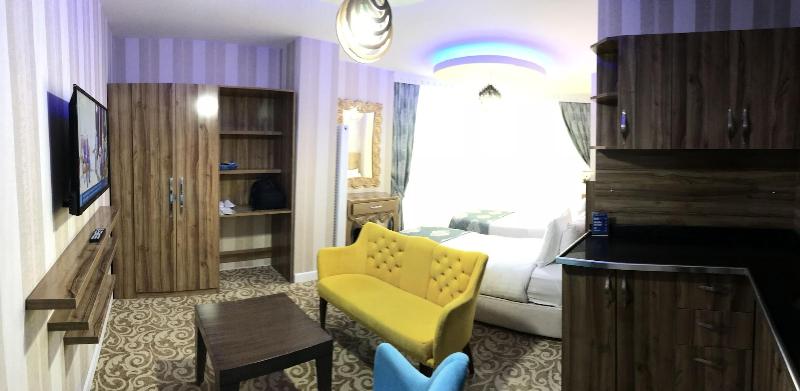 Crystall Hotel image