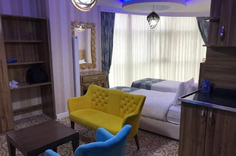 Crystall Hotel image