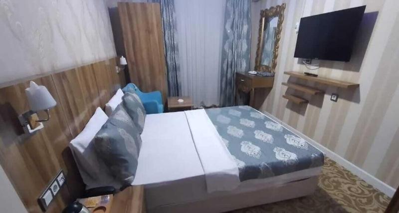 Crystall Hotel image