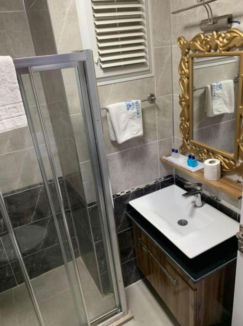 Crystall Hotel image