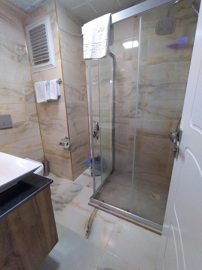 Crystall Hotel image