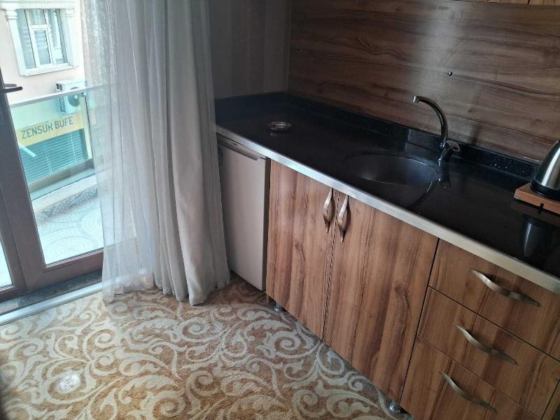 Crystall Hotel image