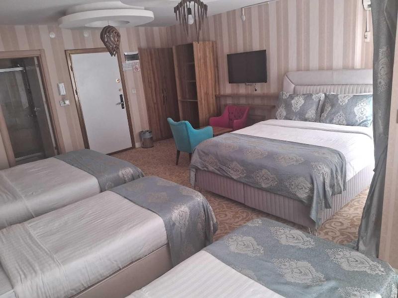 Crystall Hotel image