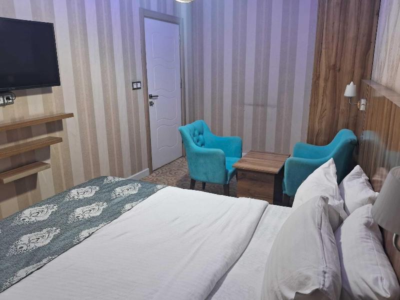 Crystall Hotel image