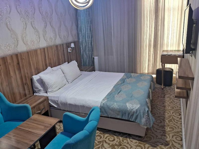 Crystall Hotel image