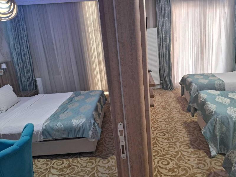 Crystall Hotel image