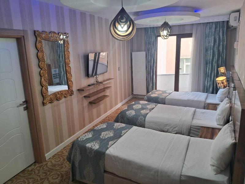 Crystall Hotel image