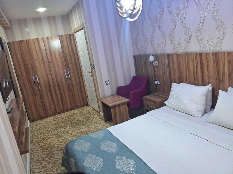 Crystall Hotel image