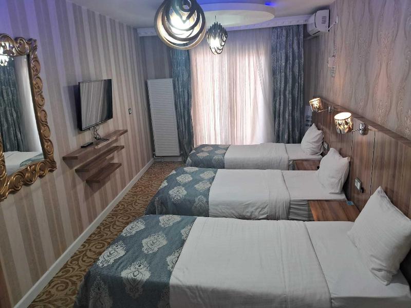 Crystall Hotel image
