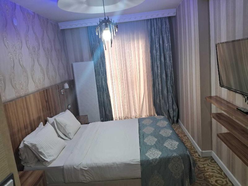 Crystall Hotel image