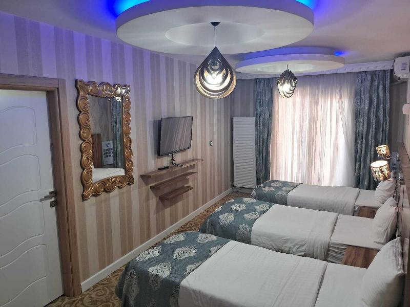 Crystall Hotel image