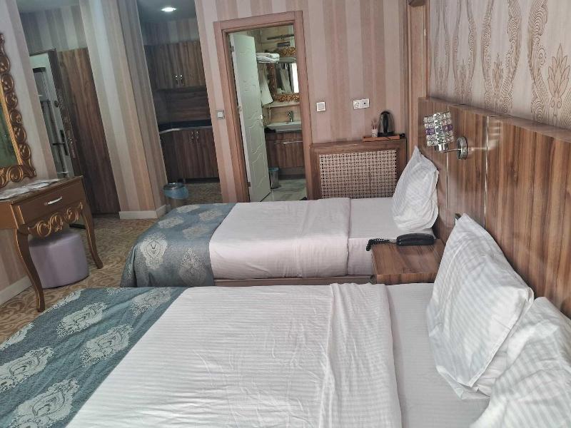 Crystall Hotel image