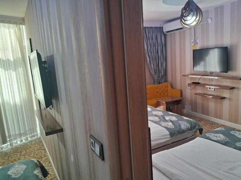 Crystall Hotel image