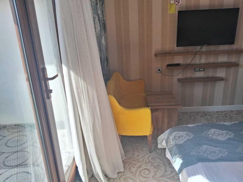 Crystall Hotel image