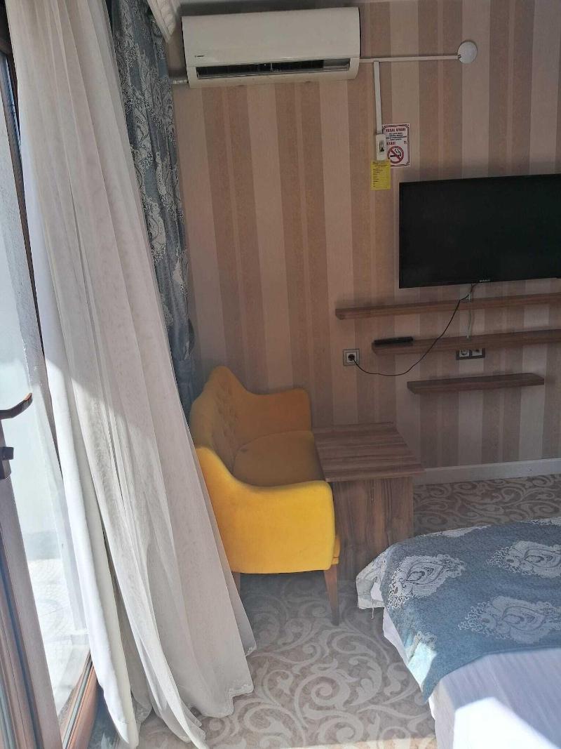 Crystall Hotel image