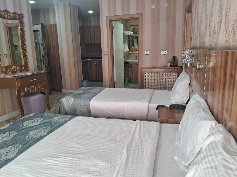 Crystall Hotel image