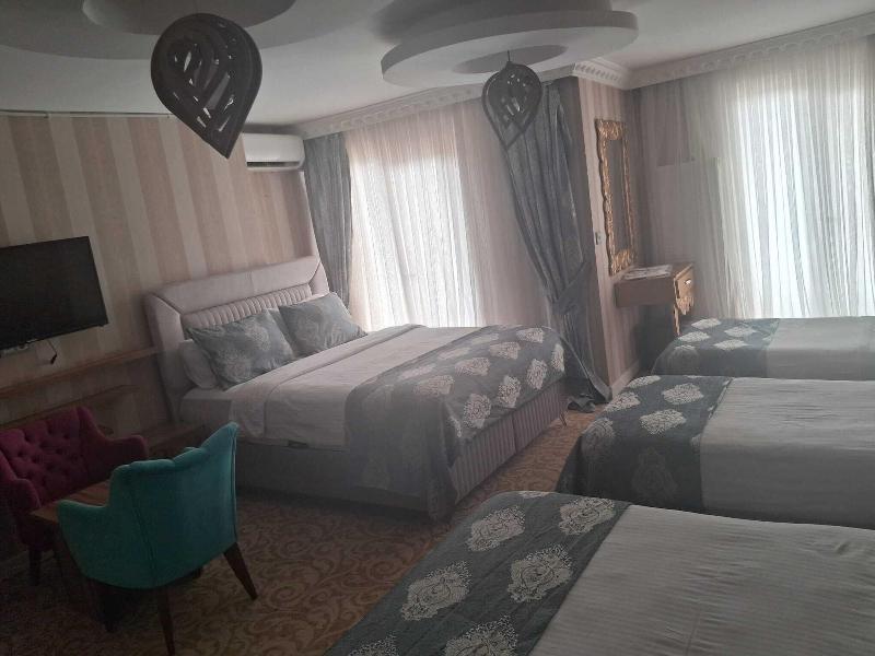Crystall Hotel image