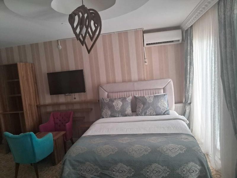 Crystall Hotel image