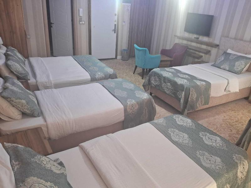Crystall Hotel image