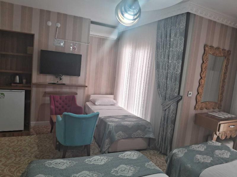 Crystall Hotel image