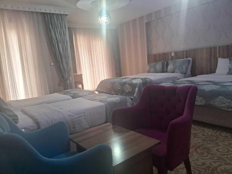 Crystall Hotel image