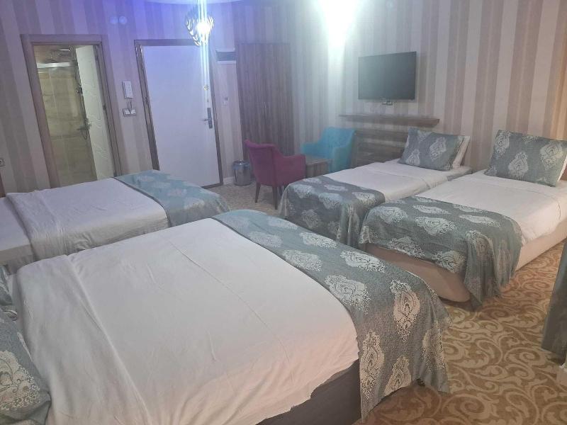 Crystall Hotel image