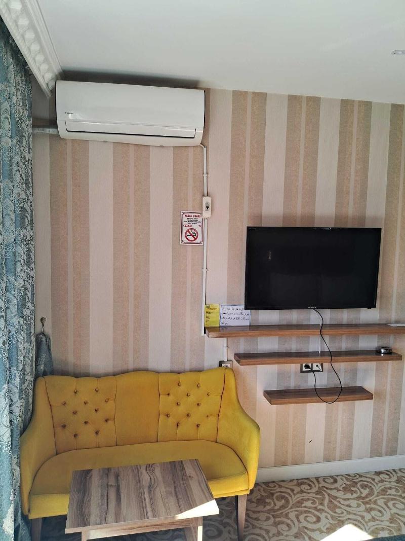 Crystall Hotel image