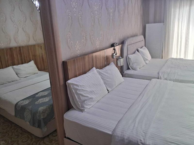 Crystall Hotel image