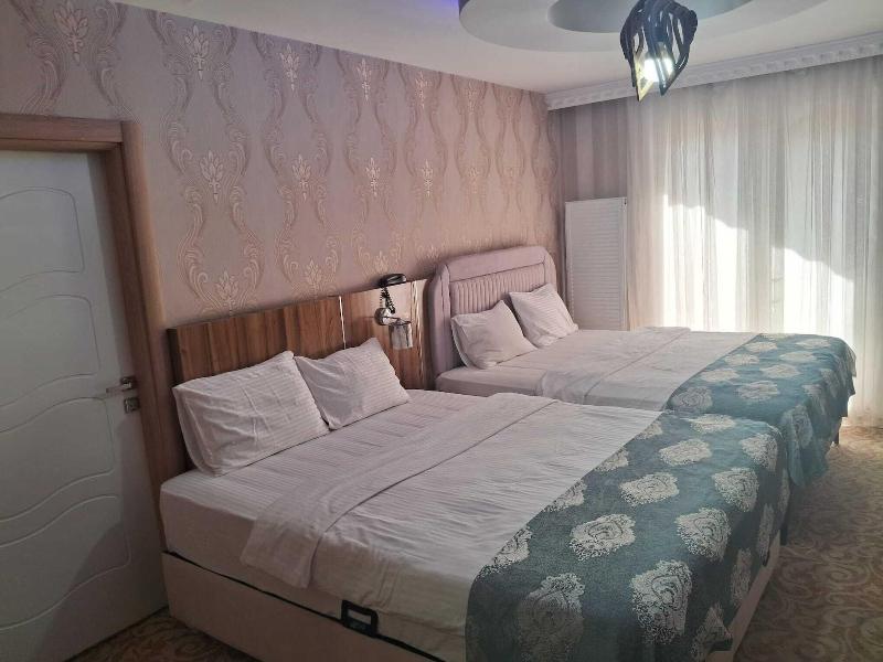 Crystall Hotel image