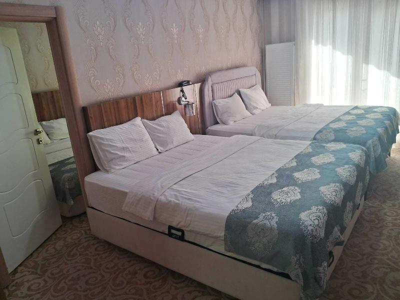 Crystall Hotel image