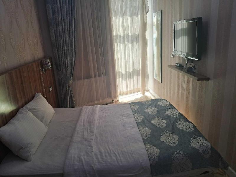 Crystall Hotel image