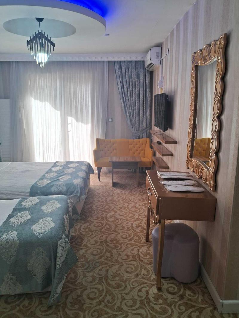 Crystall Hotel image