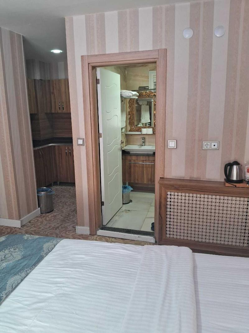 Crystall Hotel image