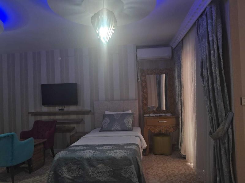 Crystall Hotel image