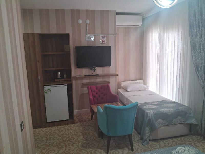Crystall Hotel image