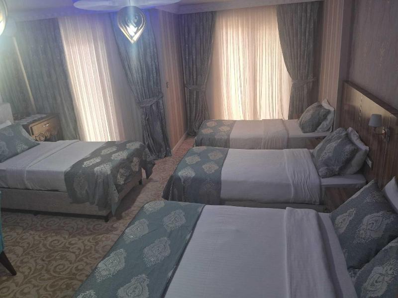 Crystall Hotel image