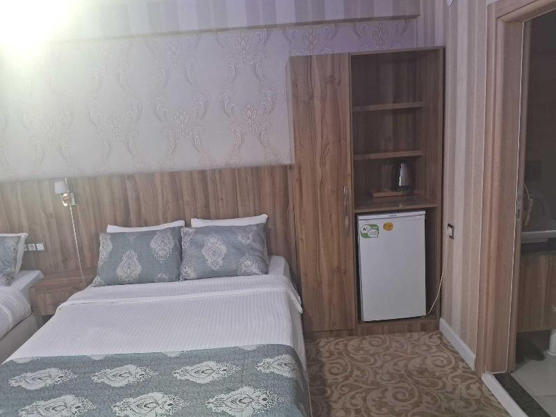 Crystall Hotel image
