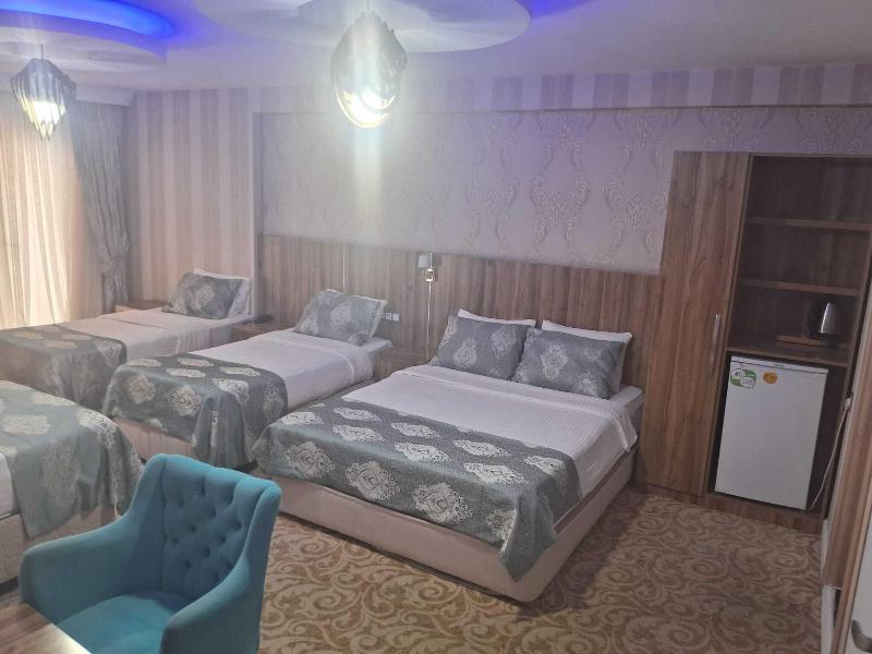 Crystall Hotel image