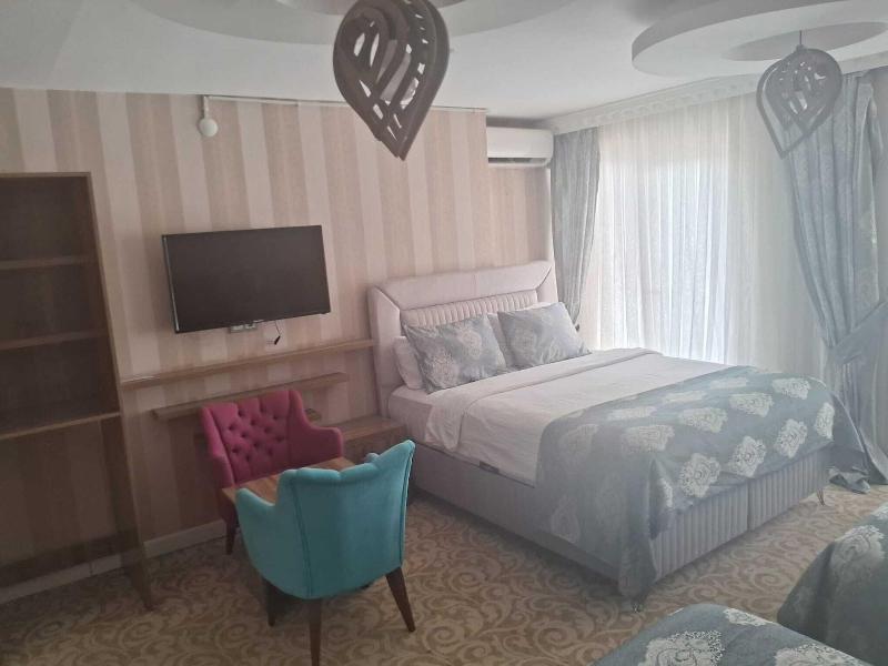 Crystall Hotel image