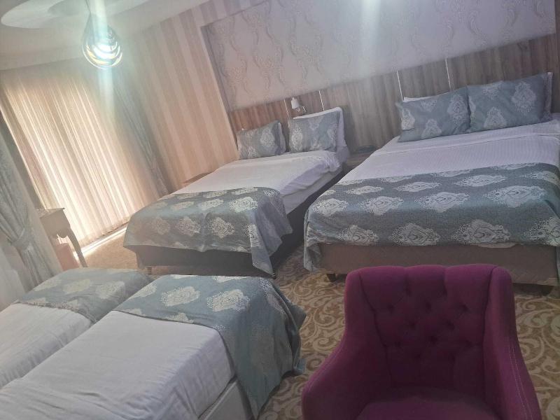 Crystall Hotel image